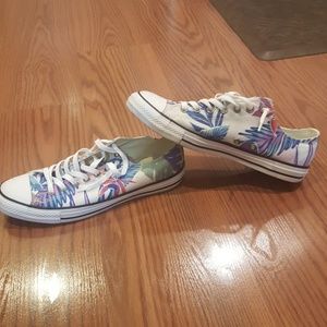 - Hawaiian print converse